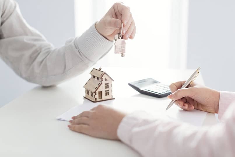 administrador inmobiliario vender propiedad entregar llaves firmar contrato