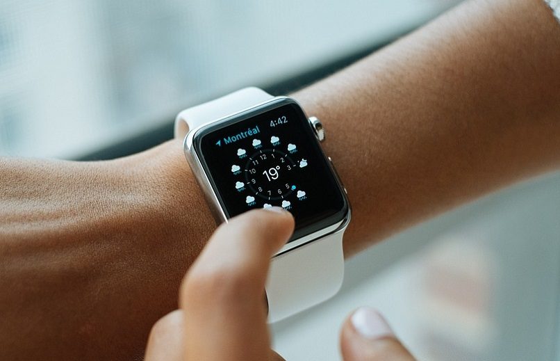 apple smart watch shows weather
