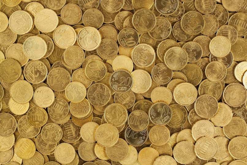 many euro coins to save money