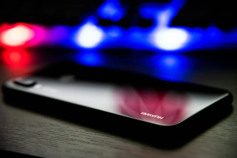 smartphone huawei con luces