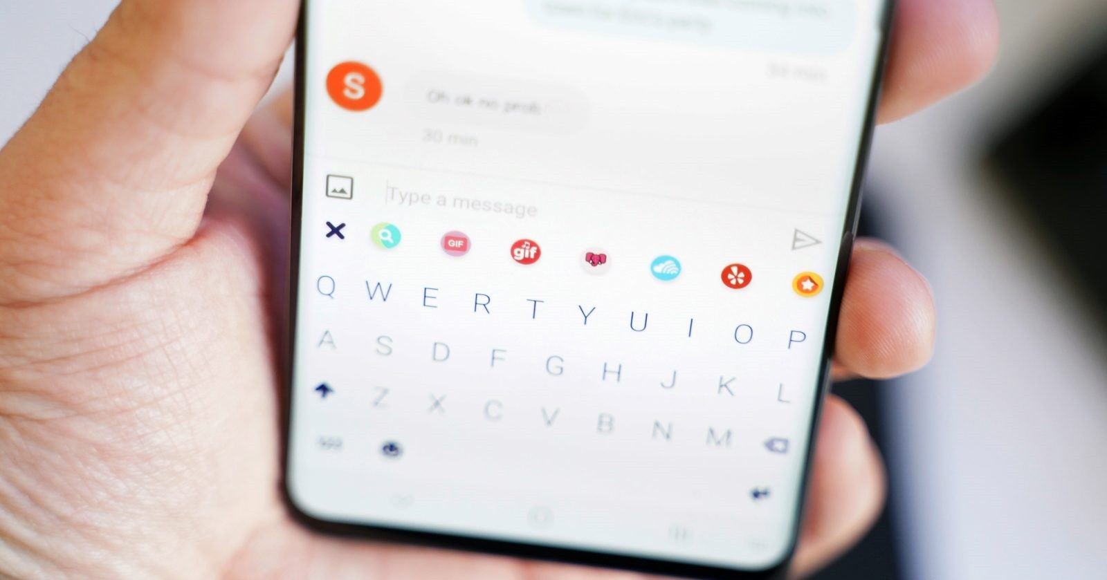 How to type faster on the cell phone keyboard without seeing using Fleksy