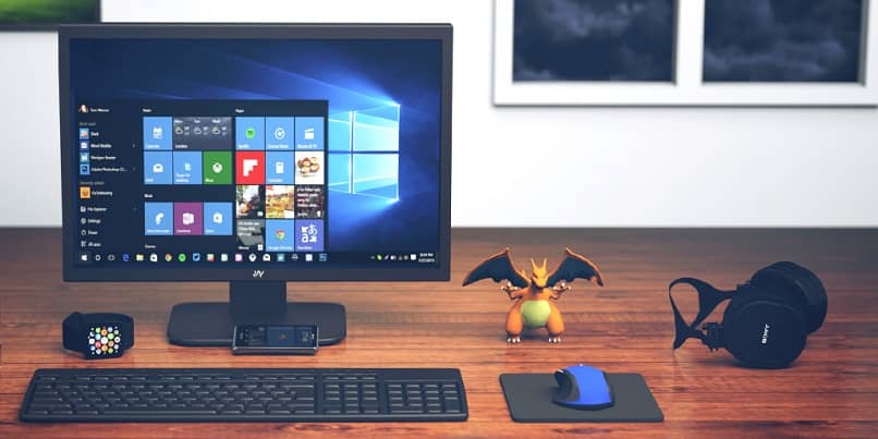 computer with windows 10 on desktop