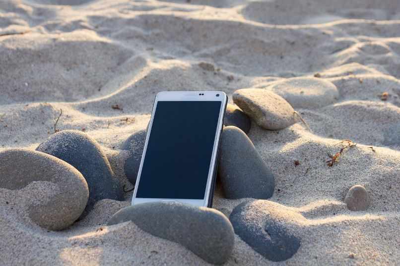 pantalla celular playa