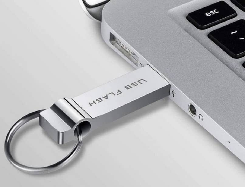 pendrive connected to the usd of a laptop