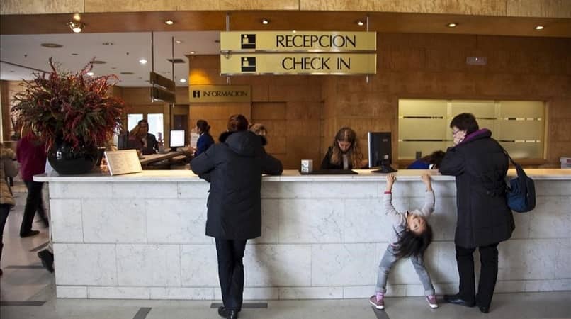 giriş otel resepsiyon check in hotel