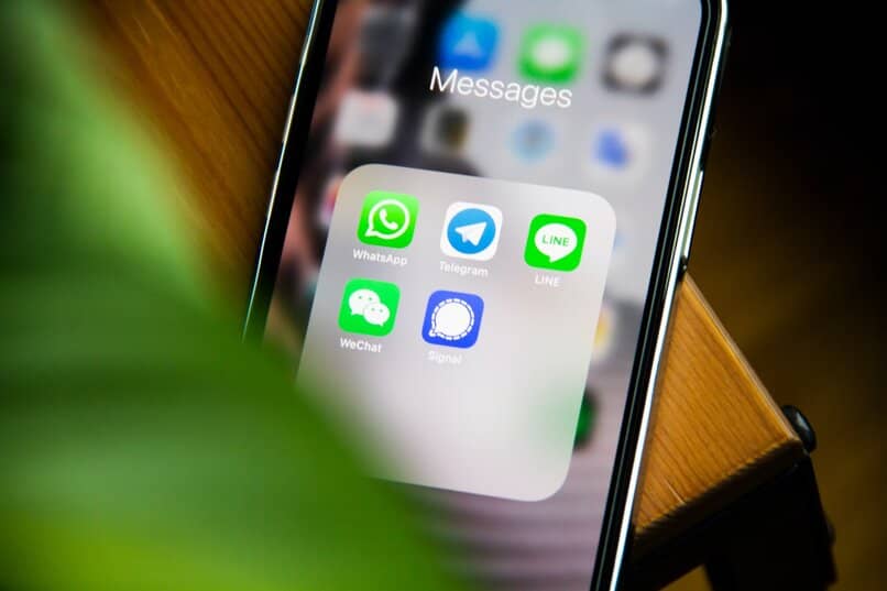 iphone messaging applications signal
