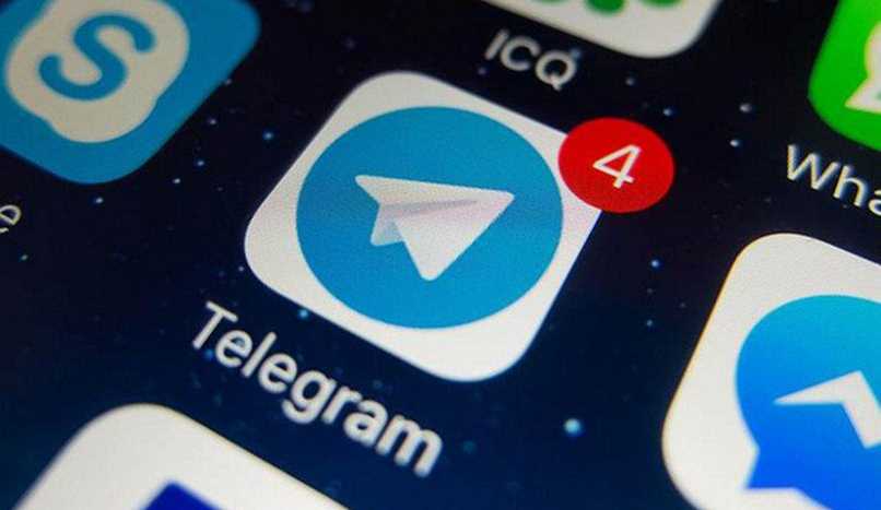 movil con app de telegram