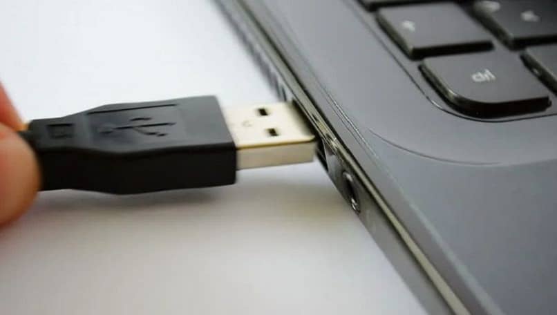 connecting usb to laptop